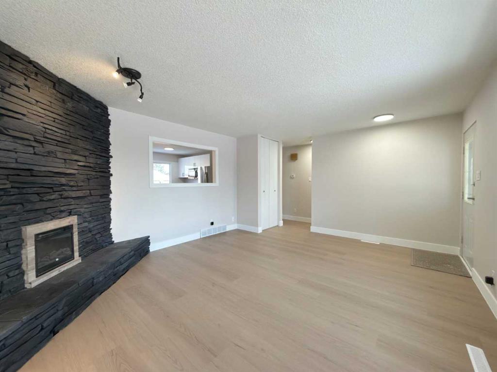 Picture for 33 Greenview Close N