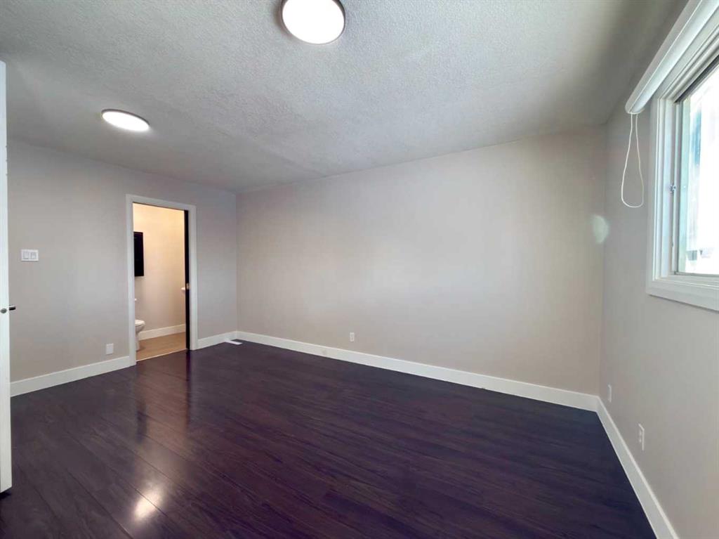 Picture for 33 Greenview Close N