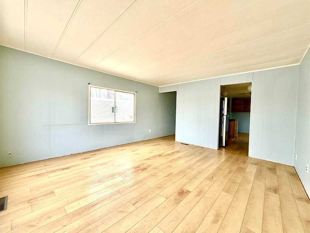 Picture for 33, 895 Elizabeth Street 