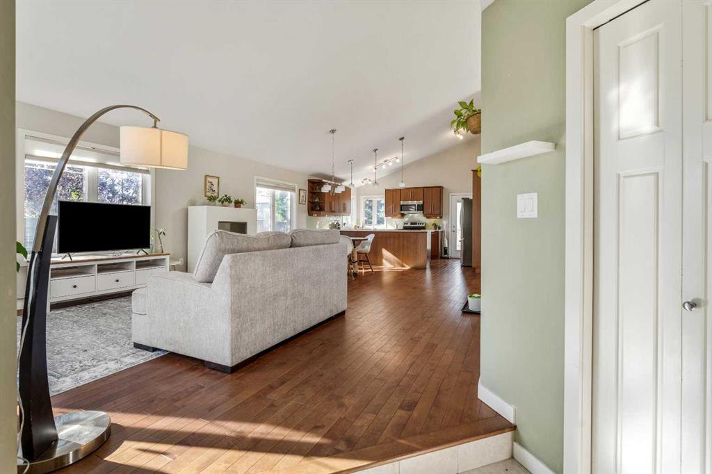 Picture for 609 Sunridge Crescent W