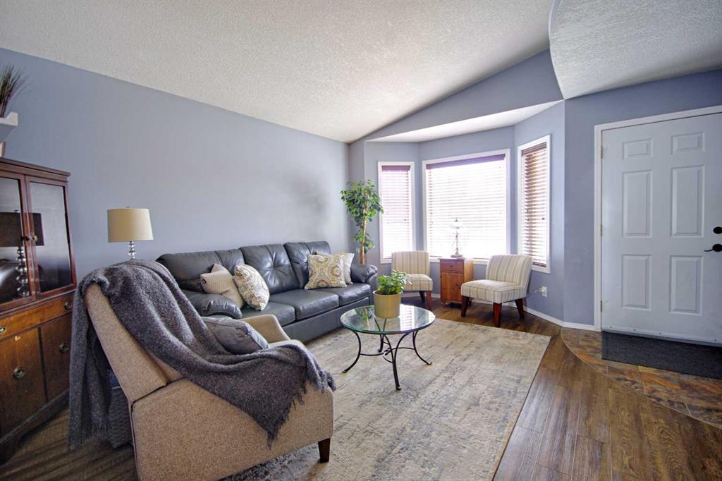 Picture for 43 Chilcotin Way W