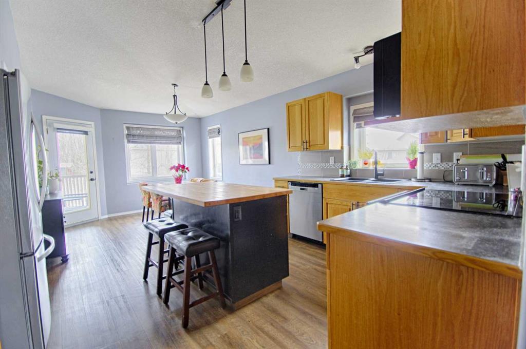 Picture for 43 Chilcotin Way W