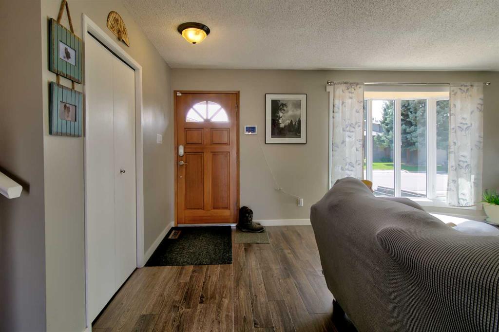 Picture for 11 Erminedale Place N