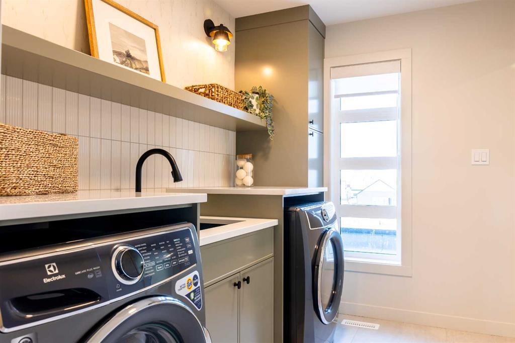 Picture for 680 Devonia Road W