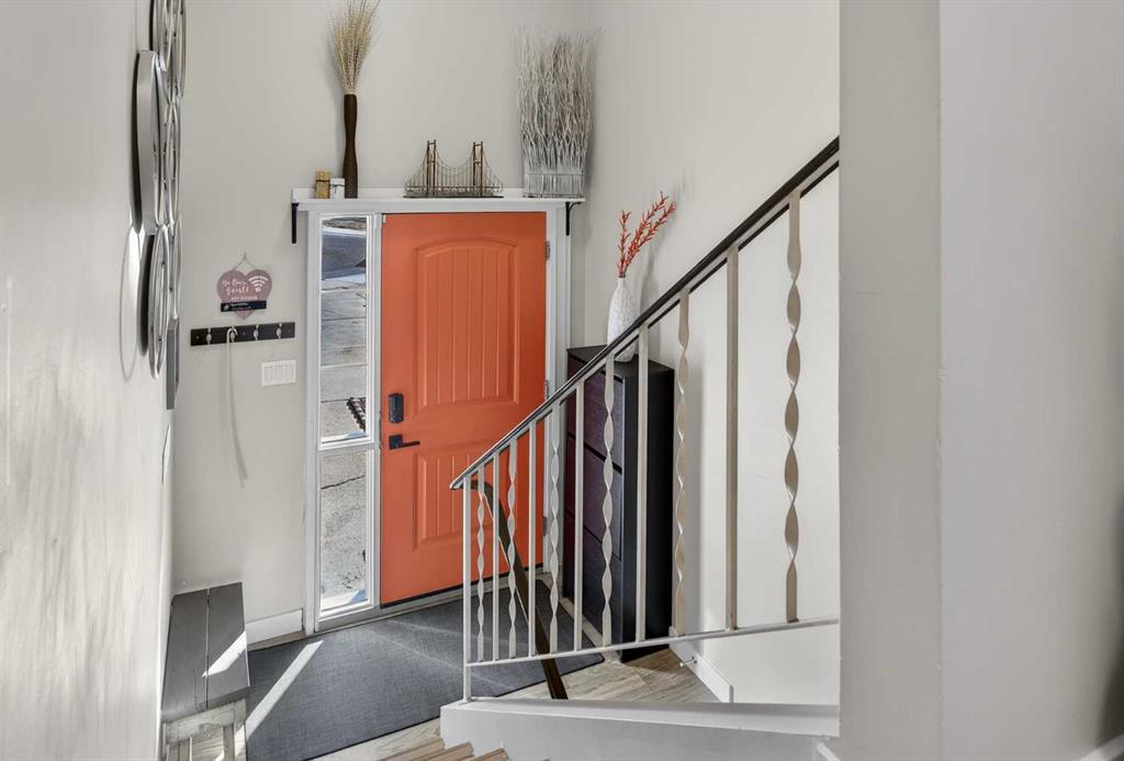 Picture for 112 Iroquois Crescent W