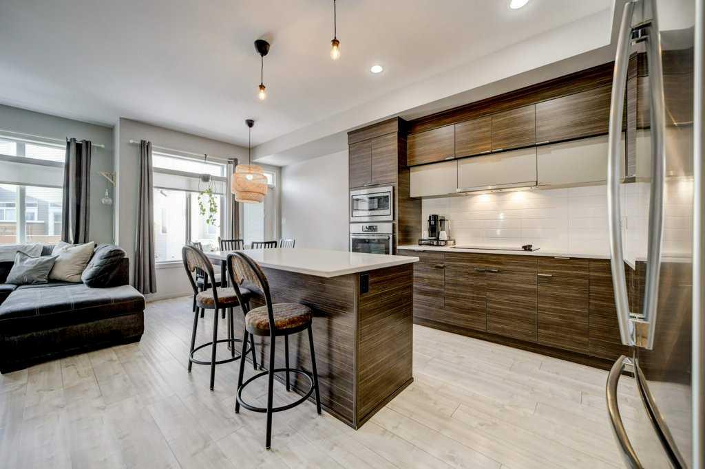 Picture for 2, 458 Highlands Boulevard W