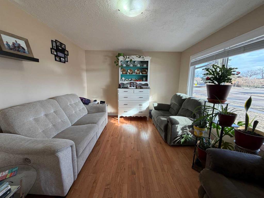 Picture for 330 3 Avenue E