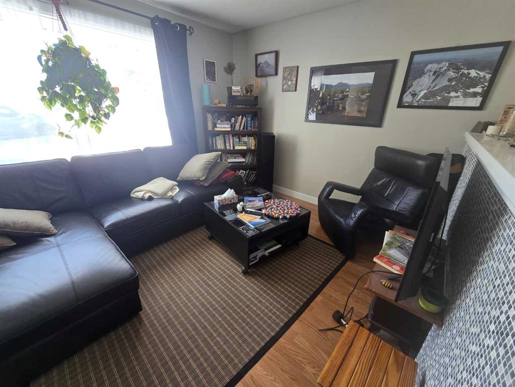 Picture for 1414 14 Avenue S