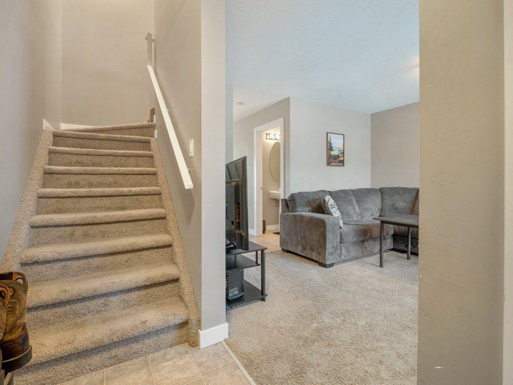 Picture for 2, 221 Silkstone Road W