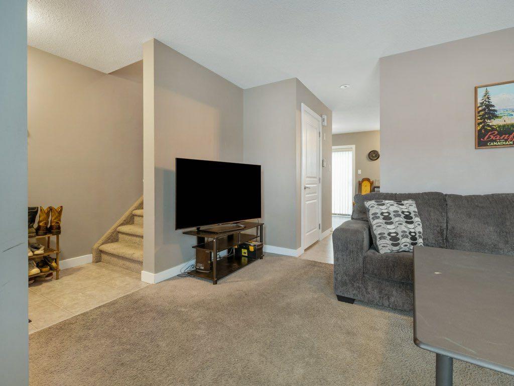 Picture for 2, 221 Silkstone Road W