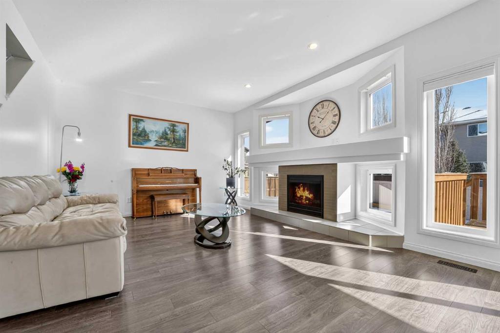 Picture for 678 Twinriver Crescent W