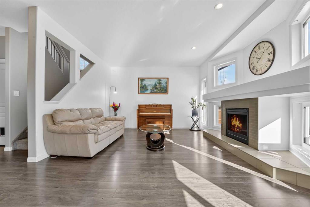 Picture for 678 Twinriver Crescent W