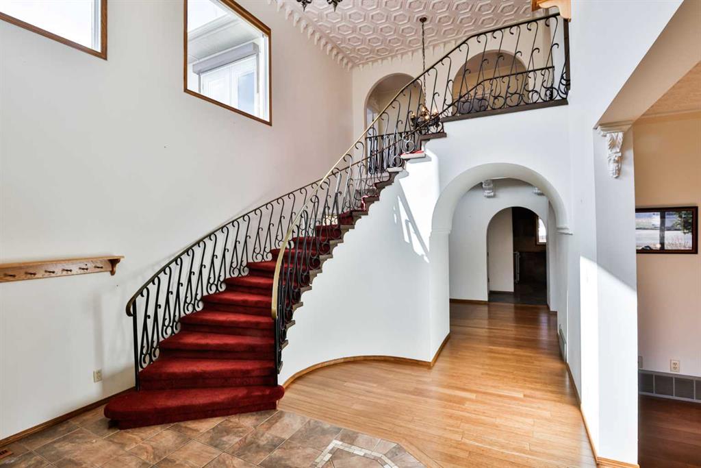 Picture for 318 Mcmaster Boulevard W