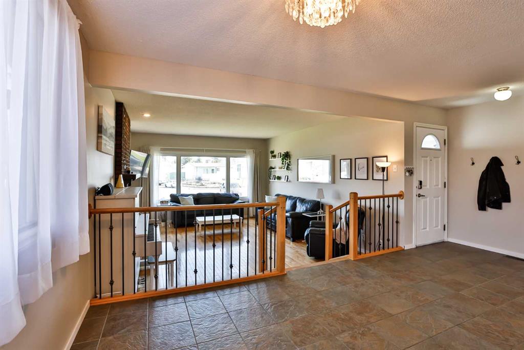Picture for 99 Lemoyne Crescent W
