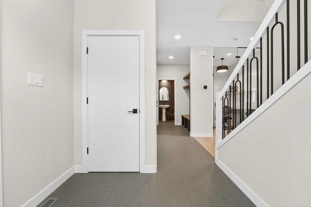 Picture for 640 Devonia Road W