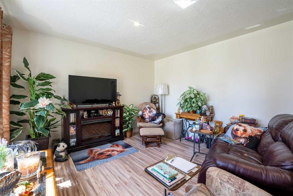 Picture for 734 4 Street S