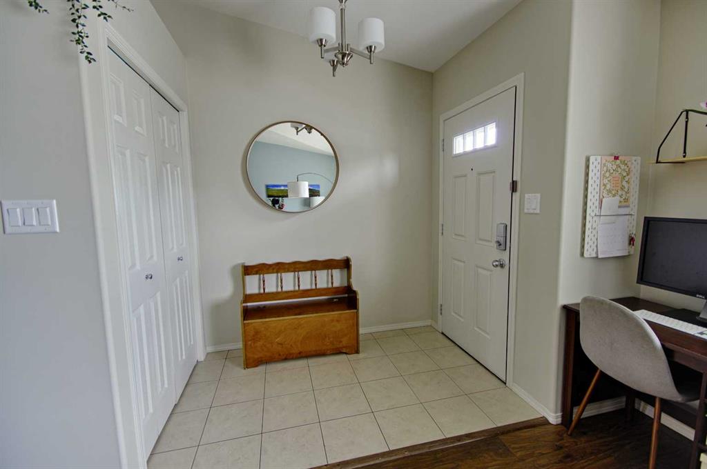 Picture for 847 Silkstone Close W