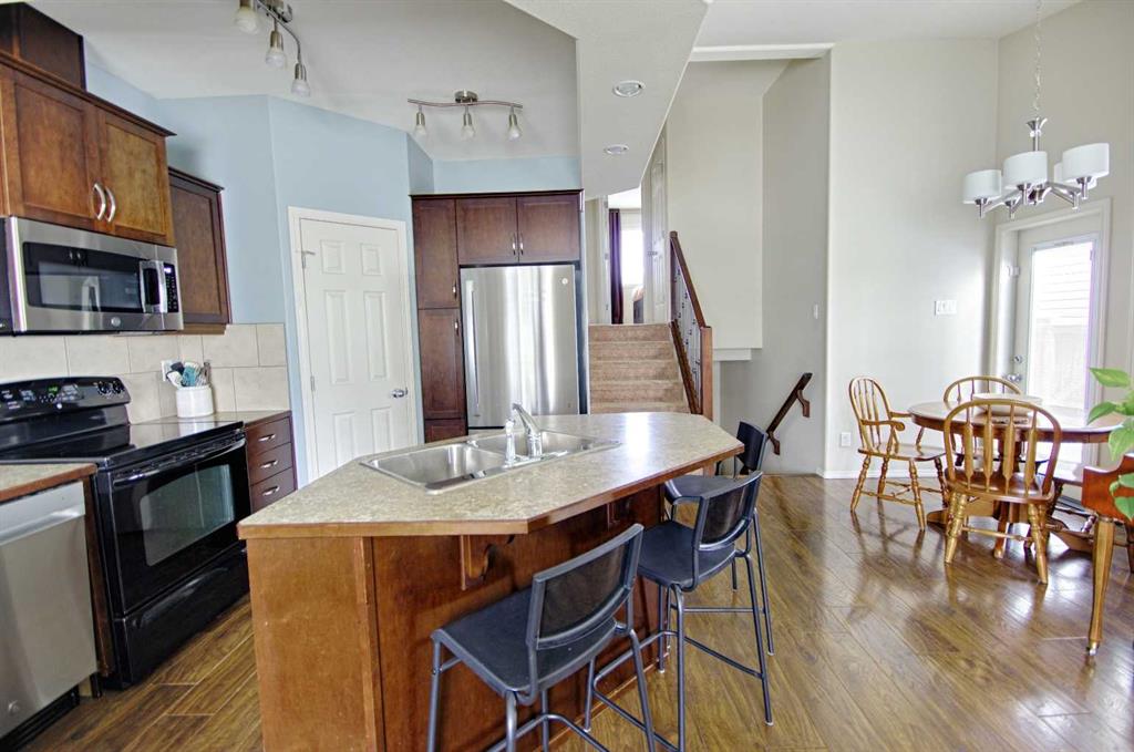 Picture for 847 Silkstone Close W