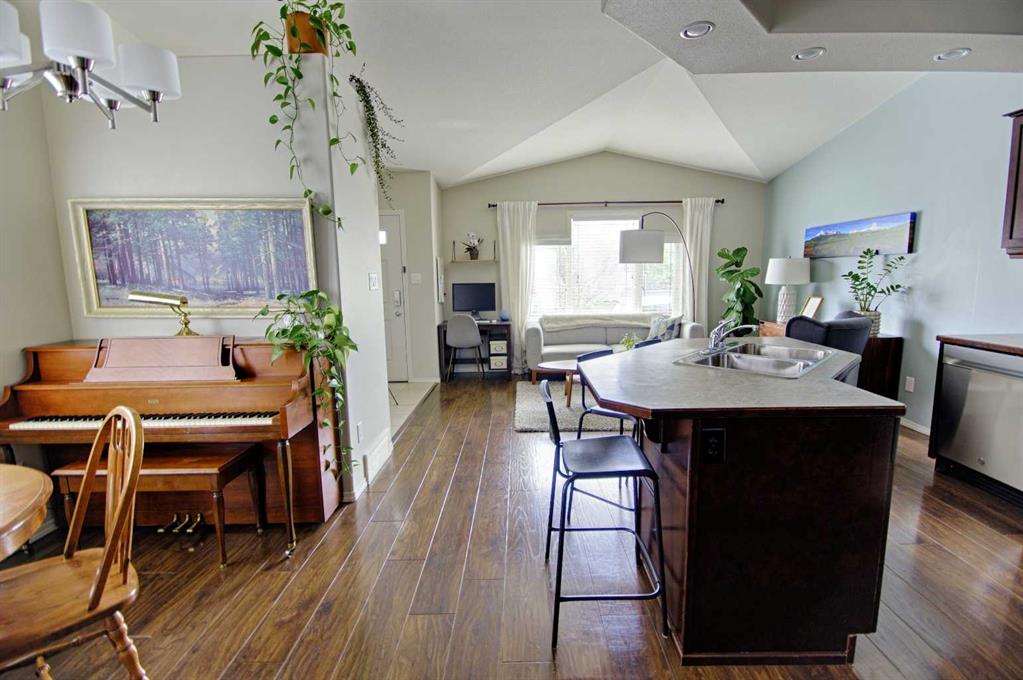 Picture for 847 Silkstone Close W