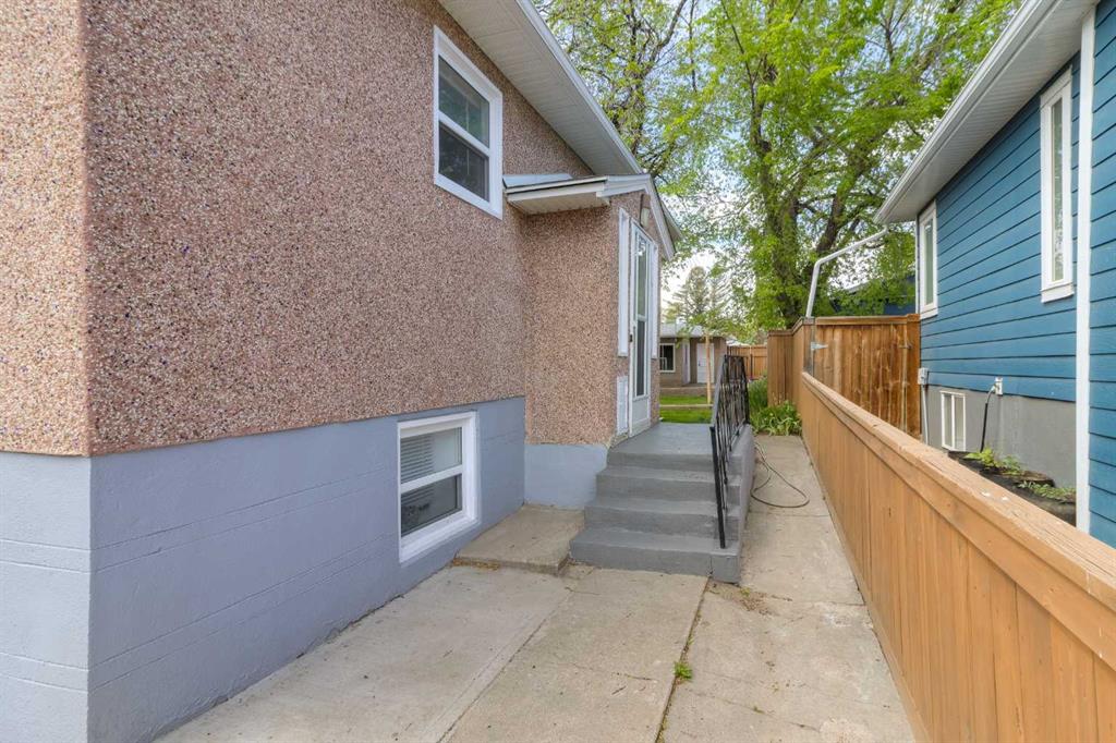 Picture for 742 5 Street S