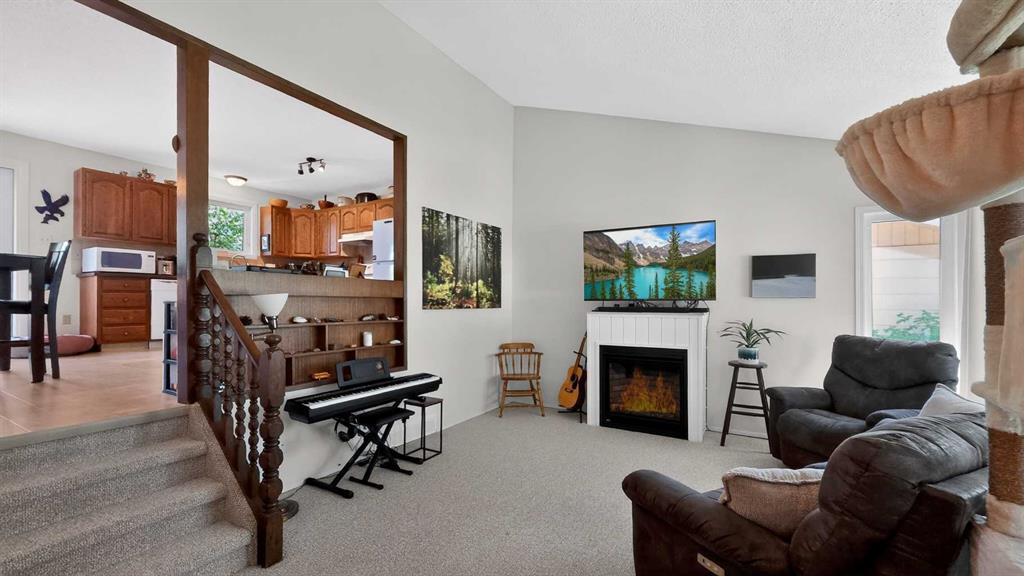 Picture for 77 Iroquois Crescent W
