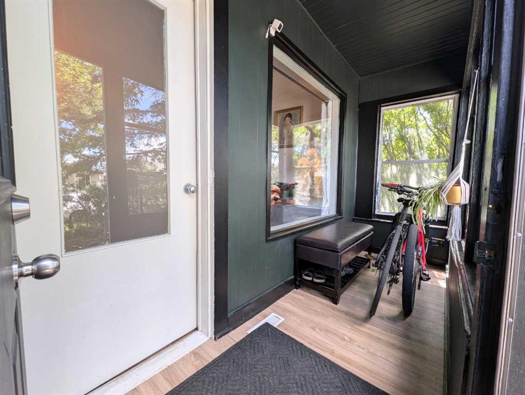 Picture for 421 12 Street N