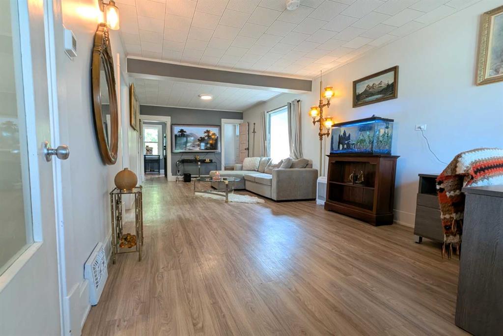 Picture for 421 12 Street N