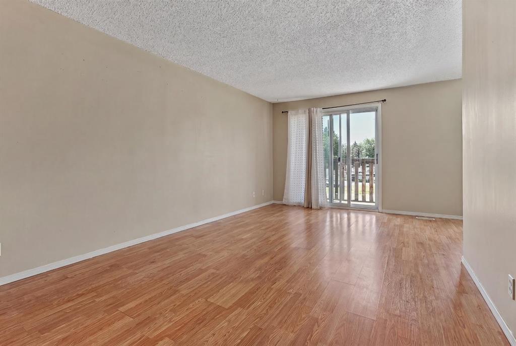 Picture for 35, 5 Acadia Road W