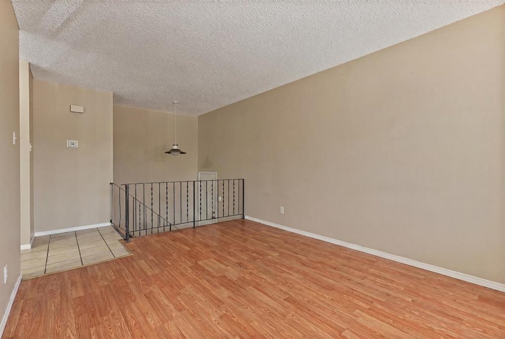 Picture for 35, 5 Acadia Road W