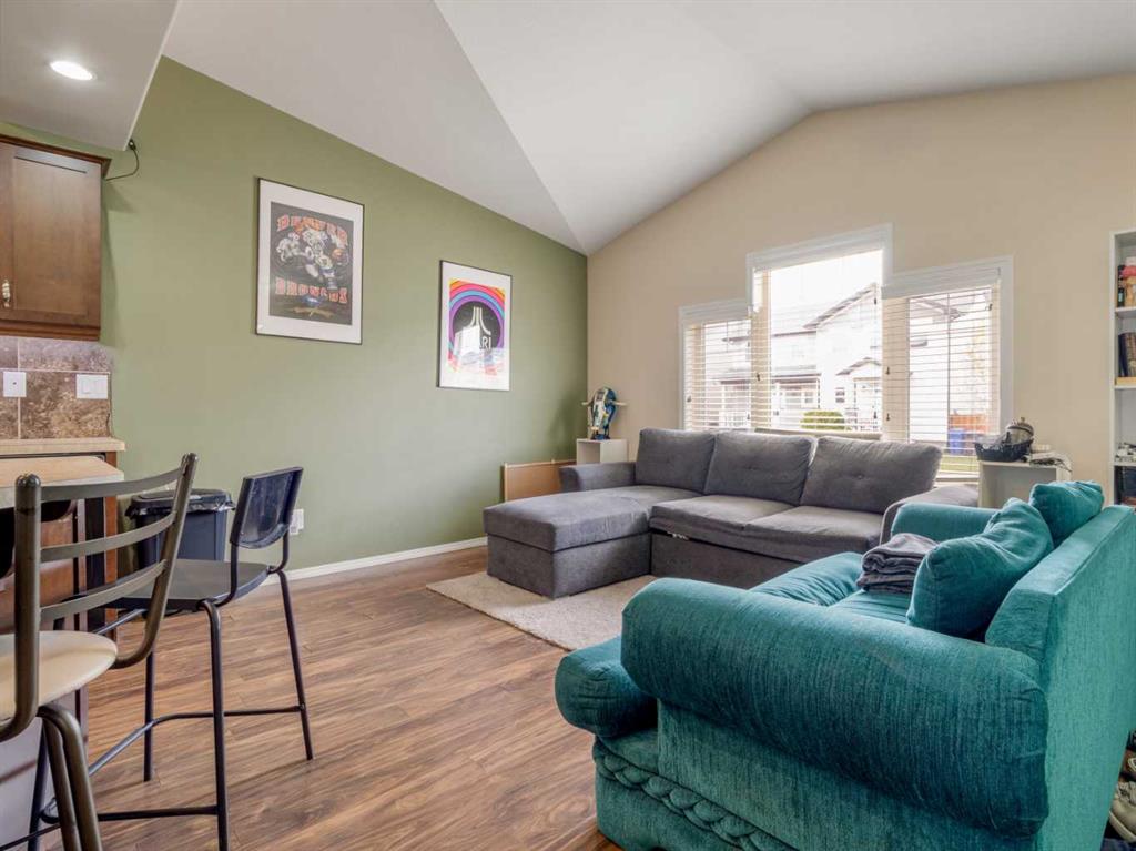 Picture for 825 Silkstone Close W
