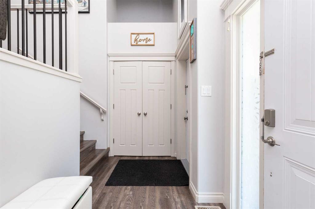 Picture for 8 Riverton Crescent W