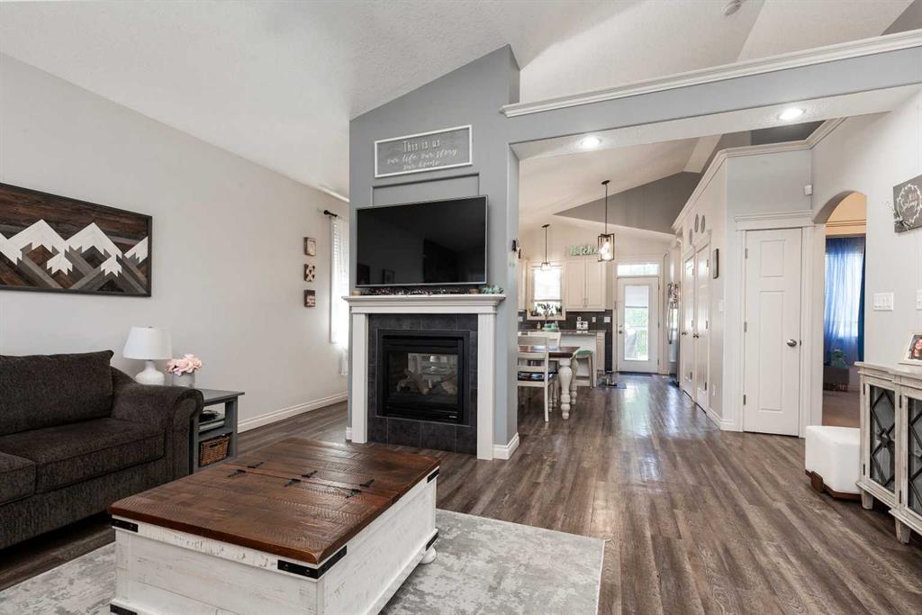 Picture for 8 Riverton Crescent W