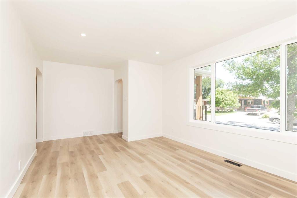 Picture for 526 28 Street S