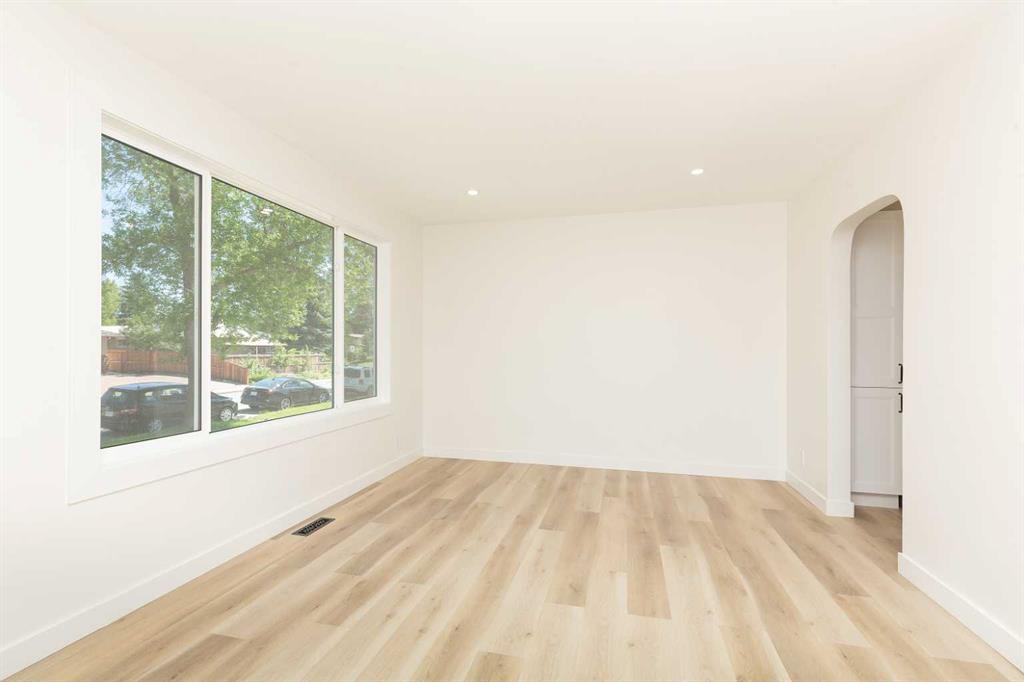Picture for 526 28 Street S