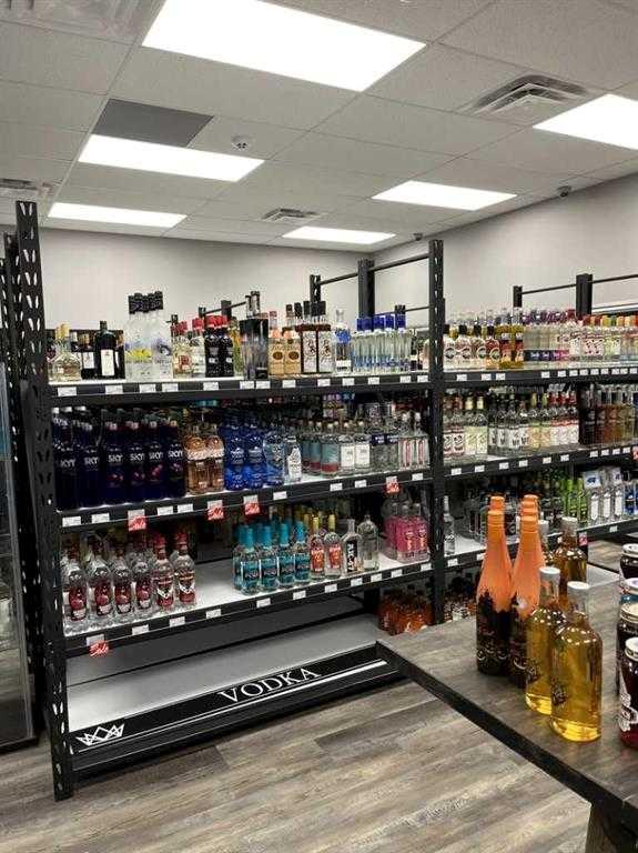 Picture for 101, 2882 Box Springs Boulevard 