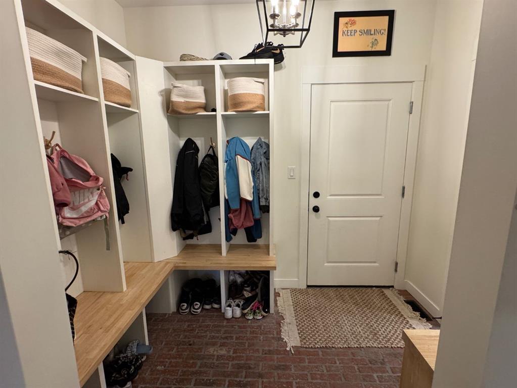 Picture for 902 Fairway Boulevard W https://www.cirrealty.ca/reb/ldar/5/A2233905_16.jpg