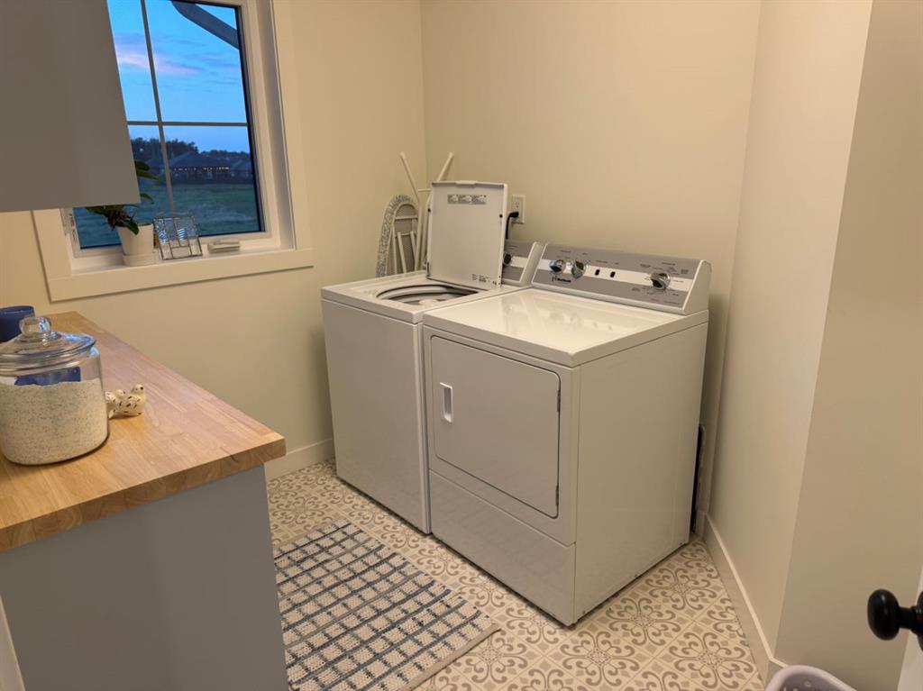 Picture for 902 Fairway Boulevard W https://www.cirrealty.ca/reb/ldar/5/A2233905_24.jpg