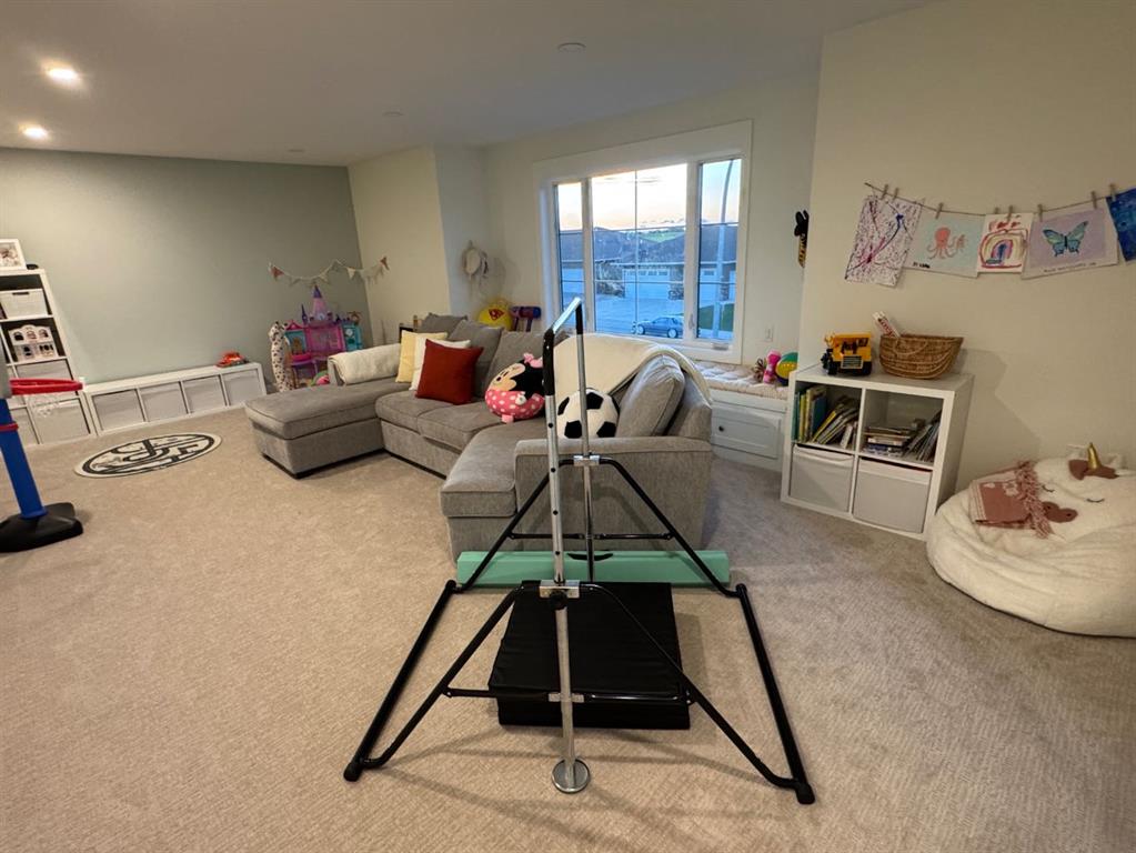 Picture for 902 Fairway Boulevard W https://www.cirrealty.ca/reb/ldar/5/A2233905_26.jpg