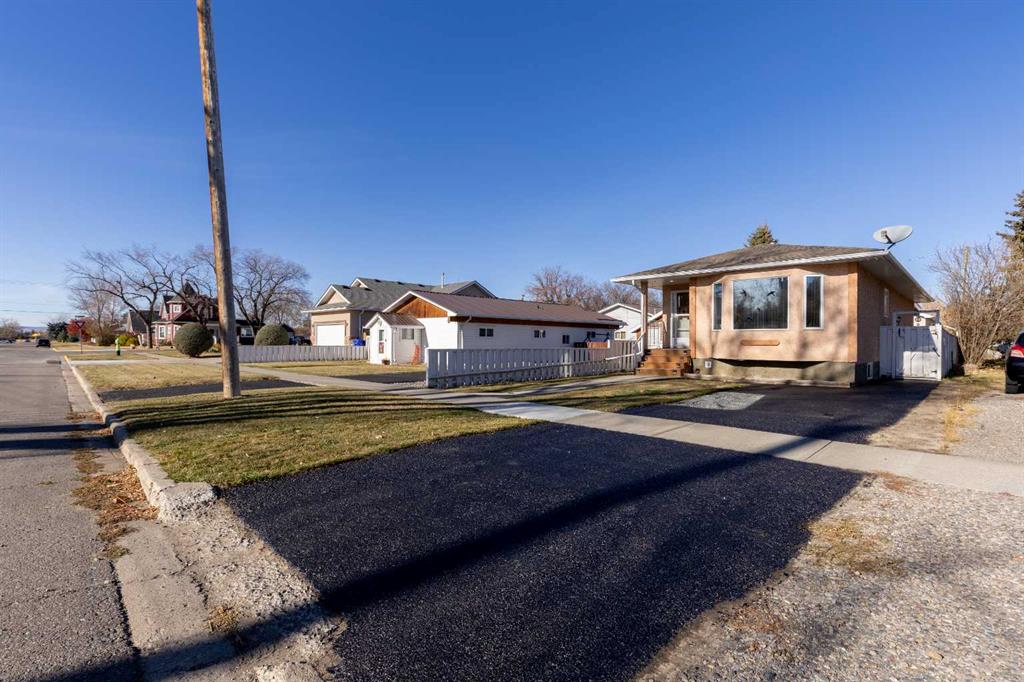 Picture for 130 45 Avenue W