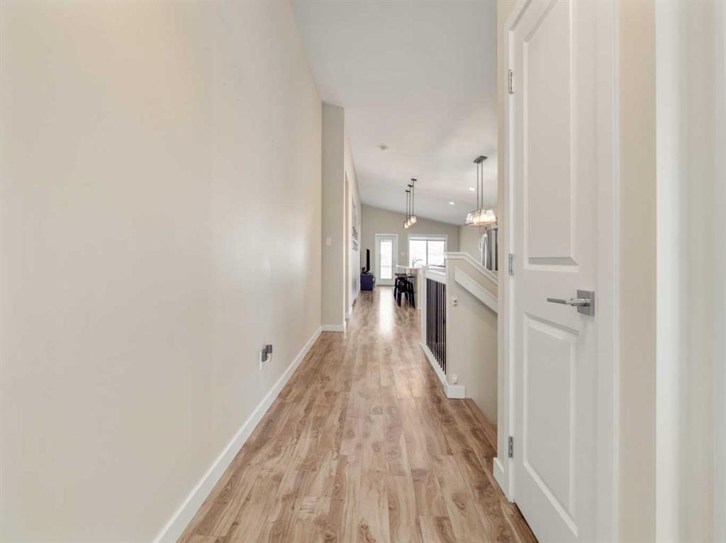 Picture for 218 Grassland Boulevard W