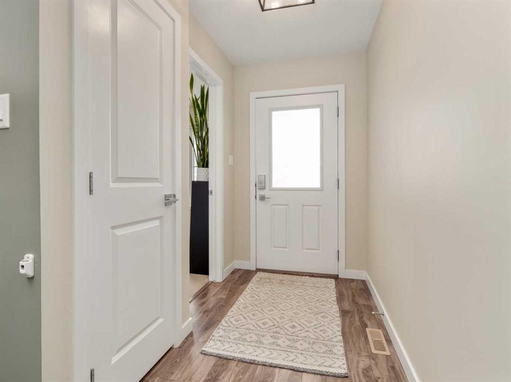 Picture for 218 Grassland Boulevard W