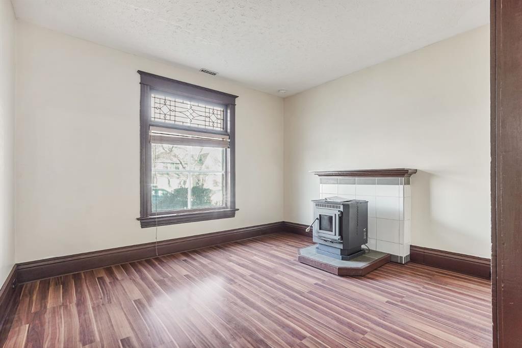 Picture for 1210 6 Avenue S