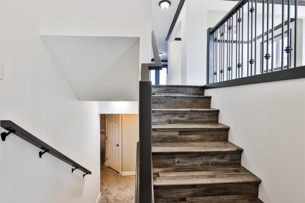 Picture for 11 Wildwood Crescent W