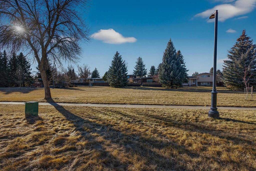 Picture for 22 Acadia Road W