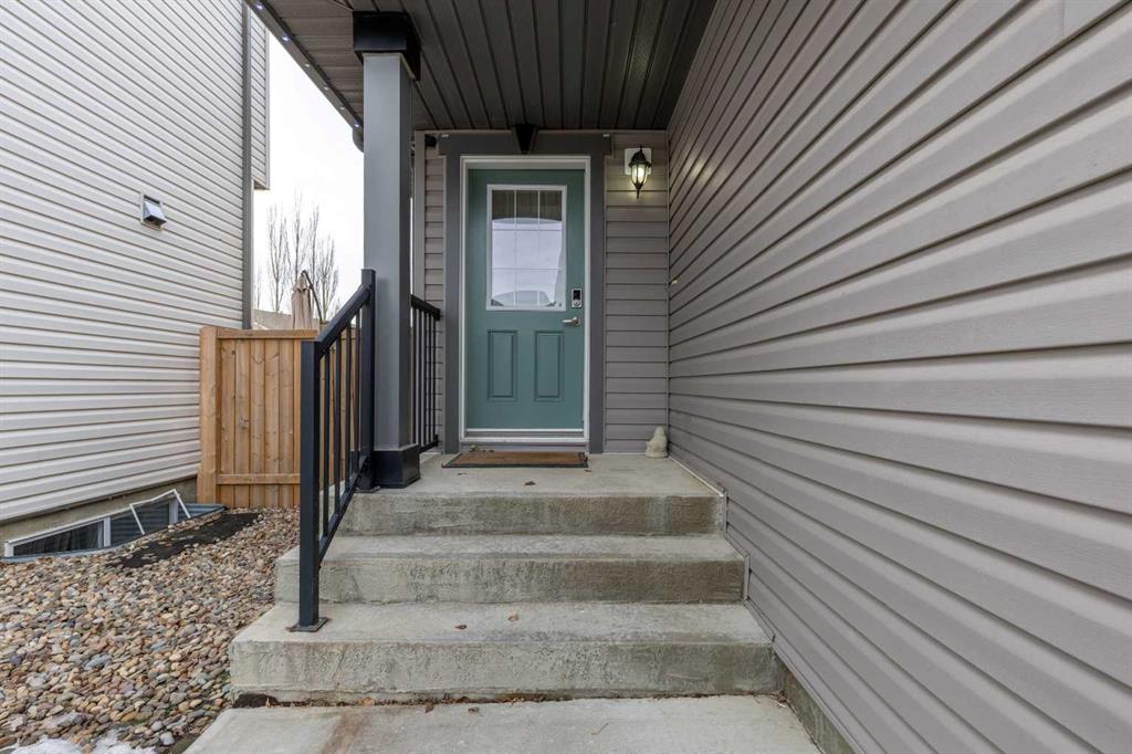 Picture for 420 Silkstone Crescent W