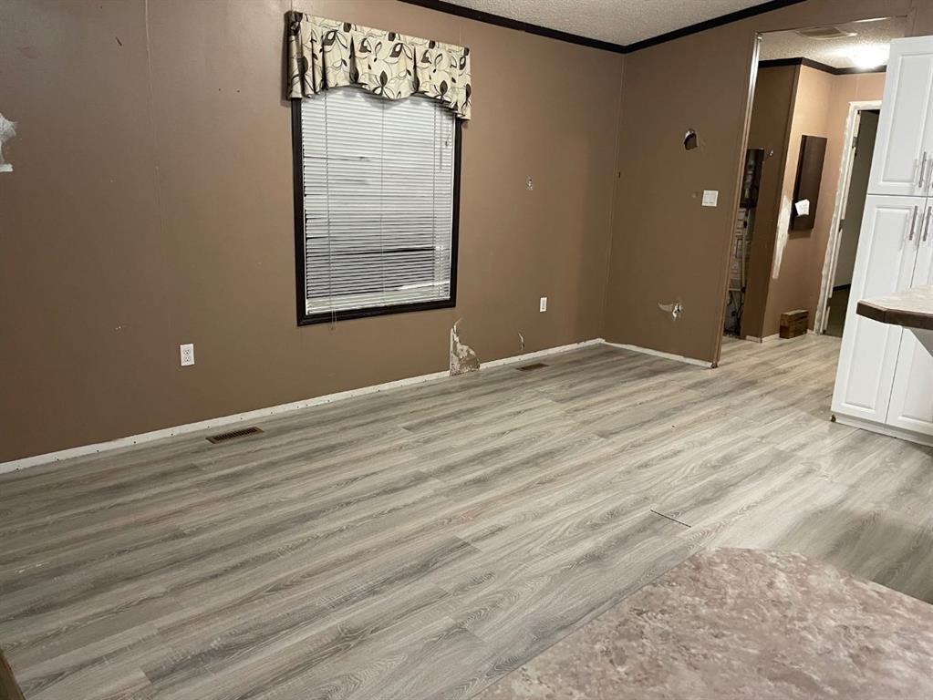 Picture for 127 Meadowplace Drive E