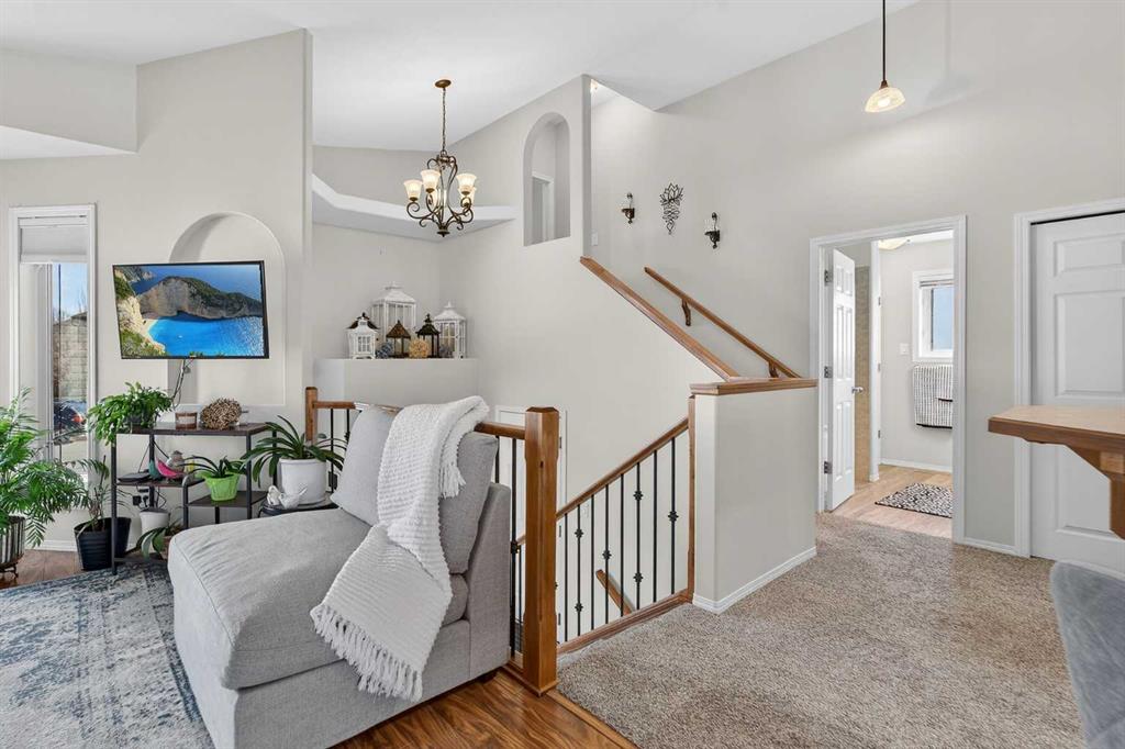 Picture for 210 Firelight Crescent W