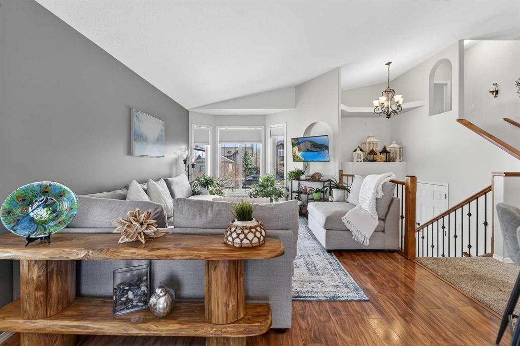 Picture for 210 Firelight Crescent W