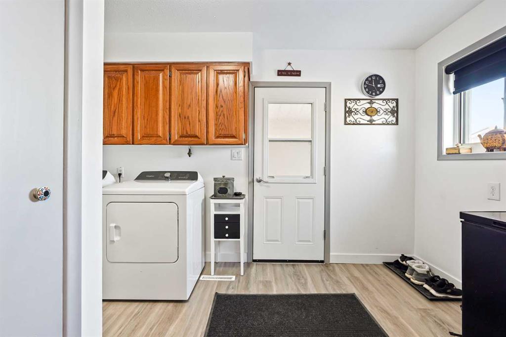 Picture for 119 8 Avenue E