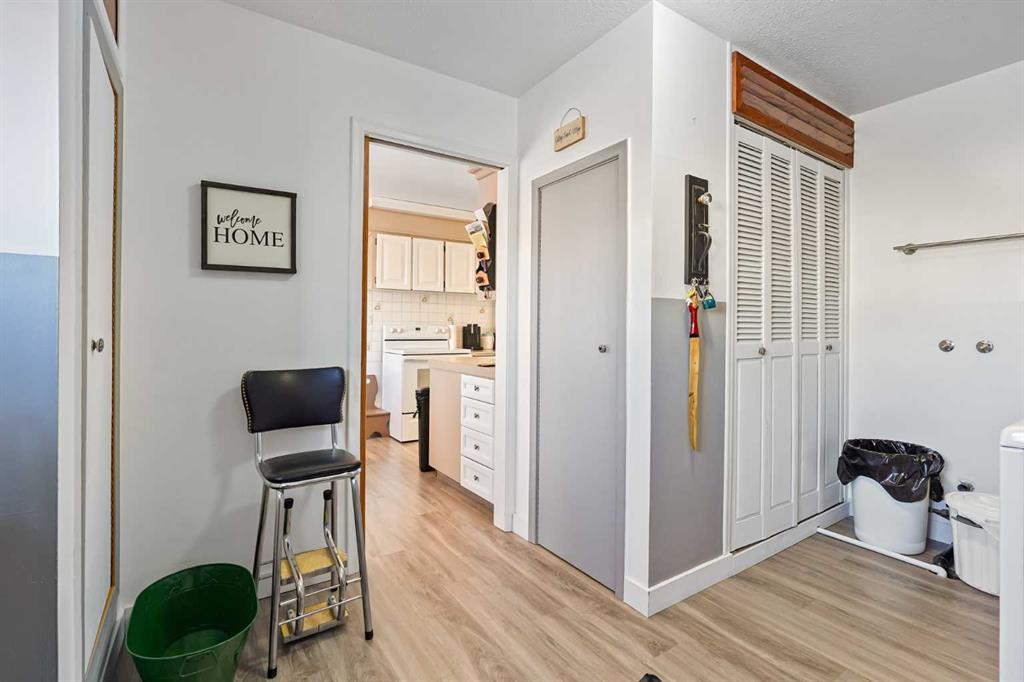 Picture for 119 8 Avenue E